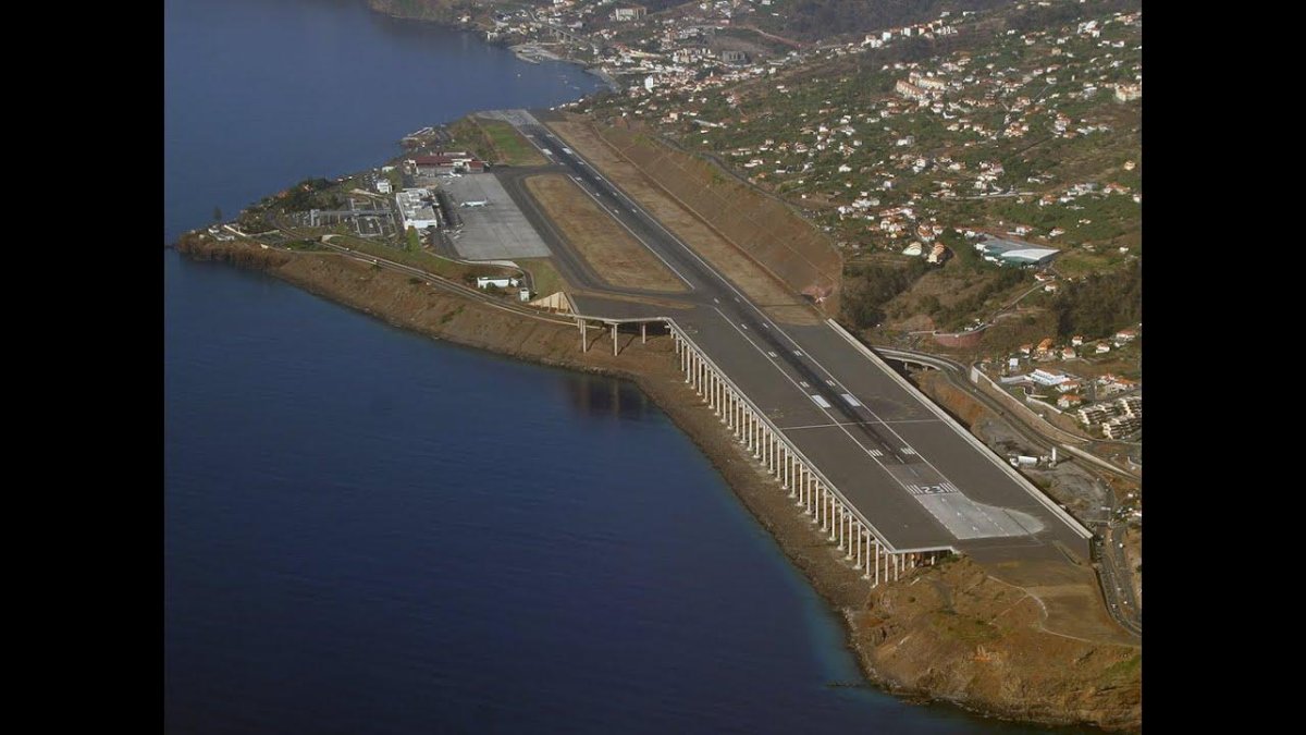 Аэропорт Фуншал Мадейра