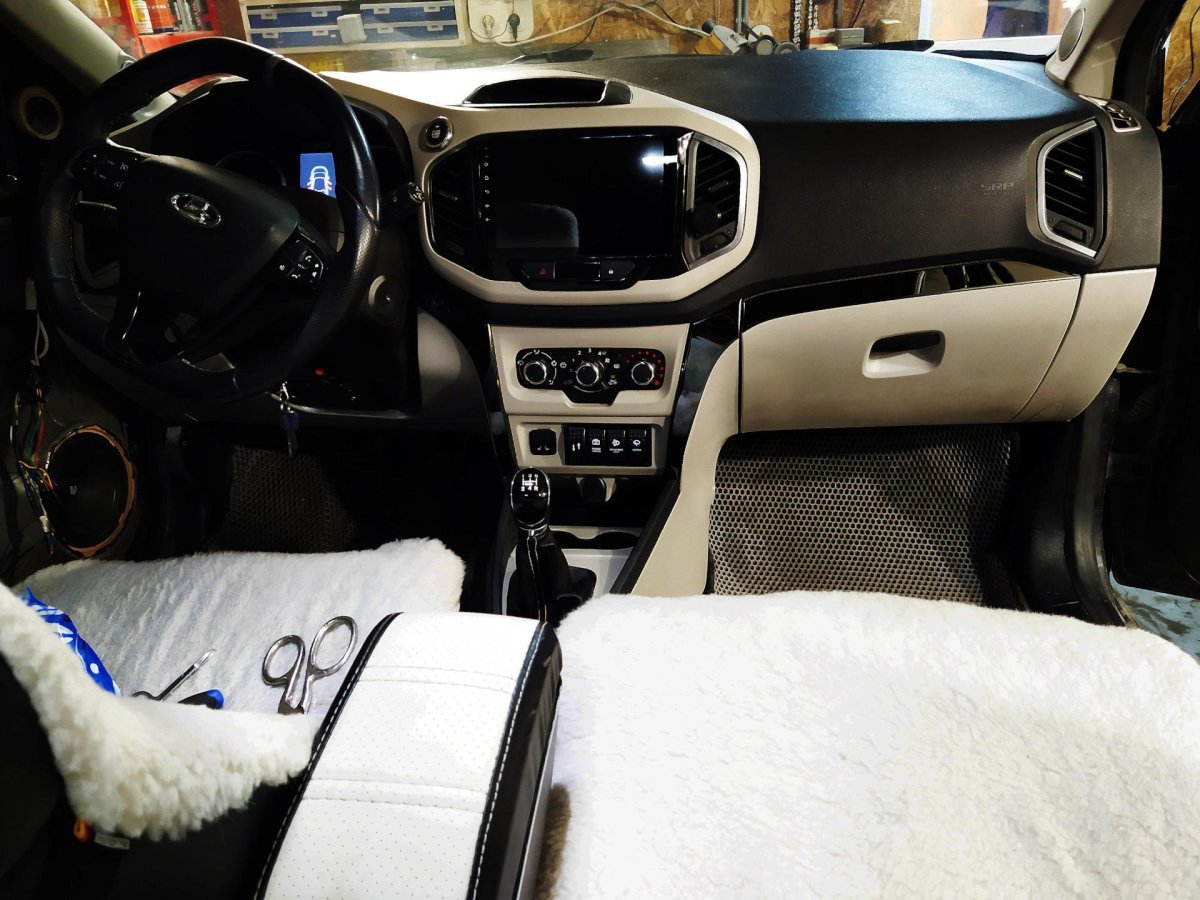 Лада XRAY тюнинг салона