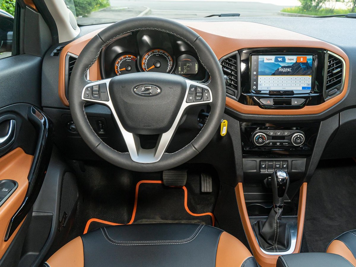 Лада XRAY Cross салон