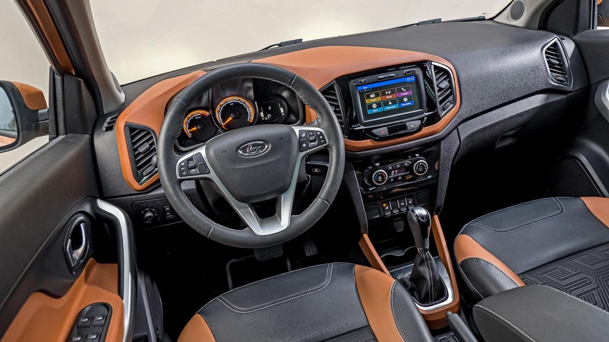 Лада XRAY Cross салон