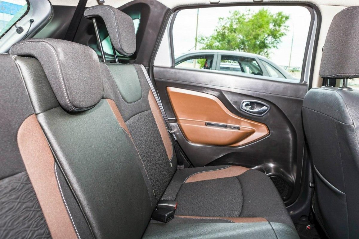 Лада XRAY салон сзади