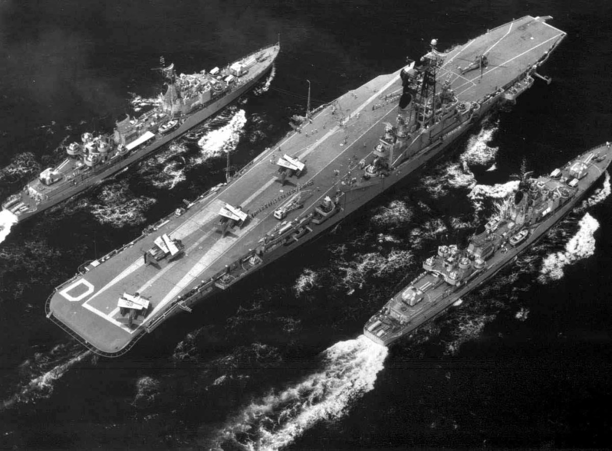 Голландский авианосец «Карел Доорман»