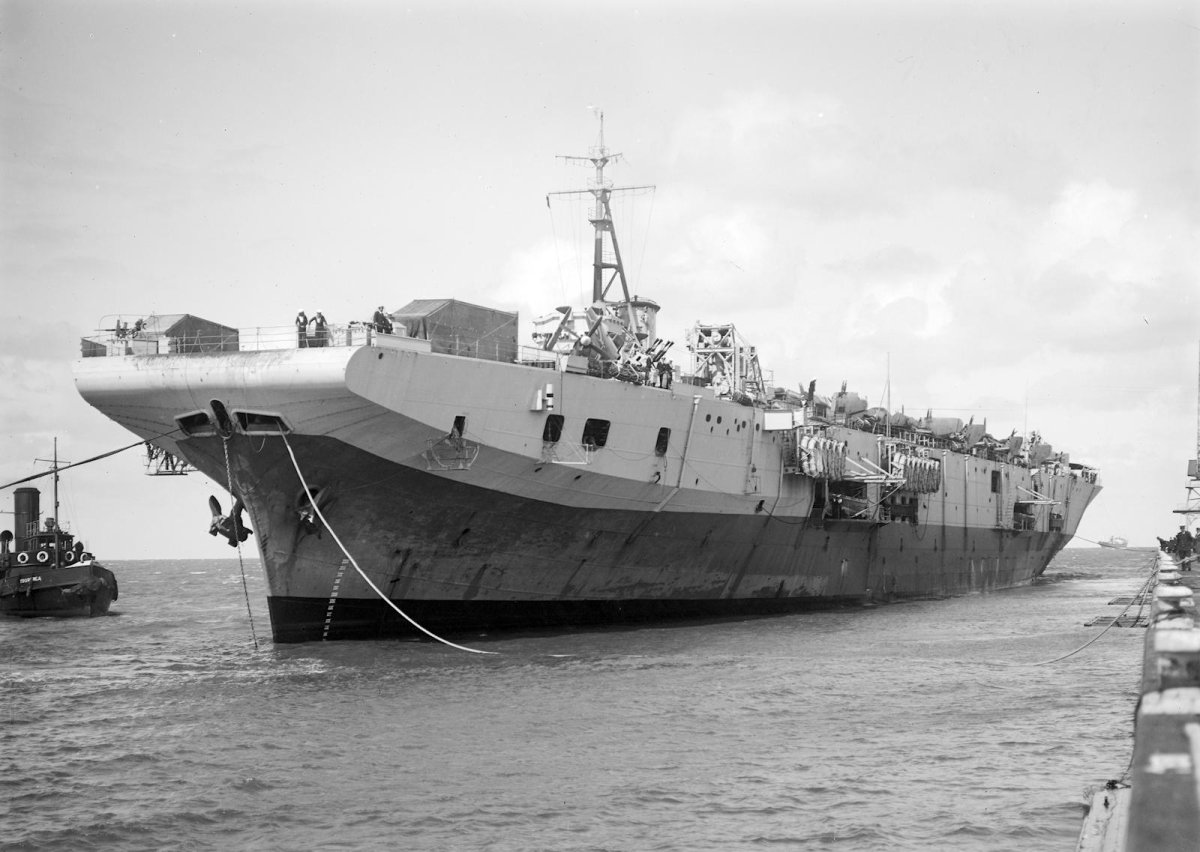 Авианосец Персеус