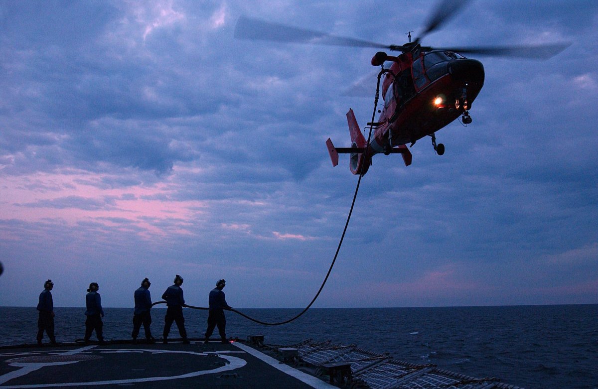 Вертолет на корабле