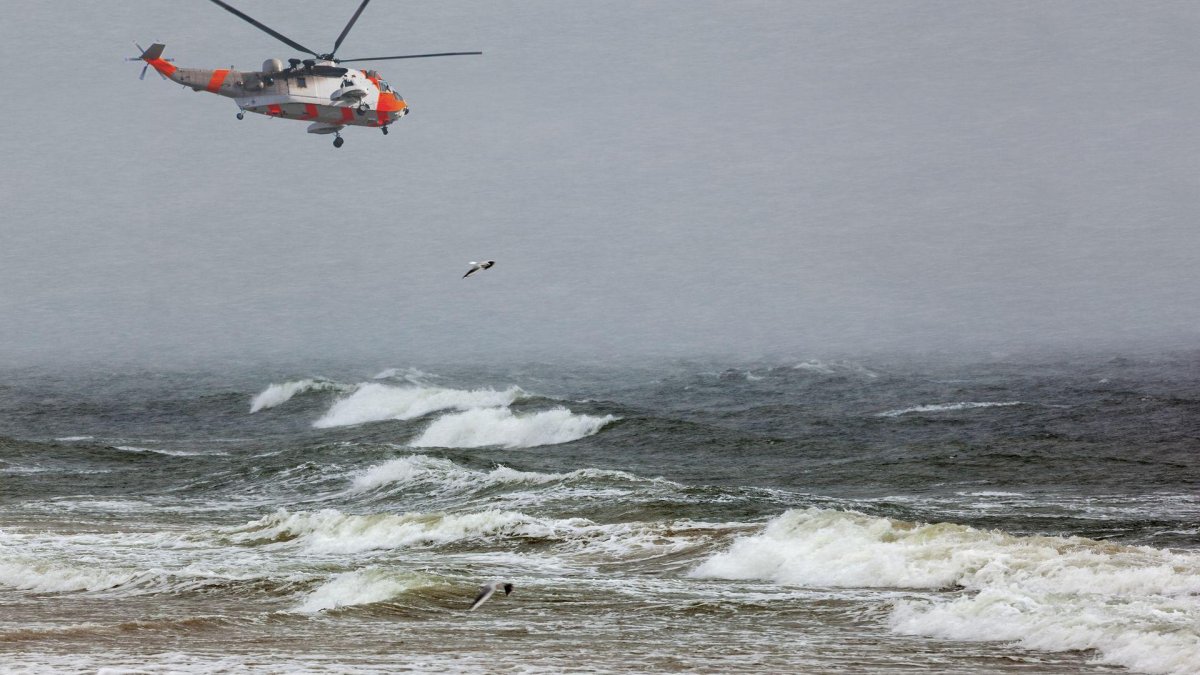 Вертолет в шторм