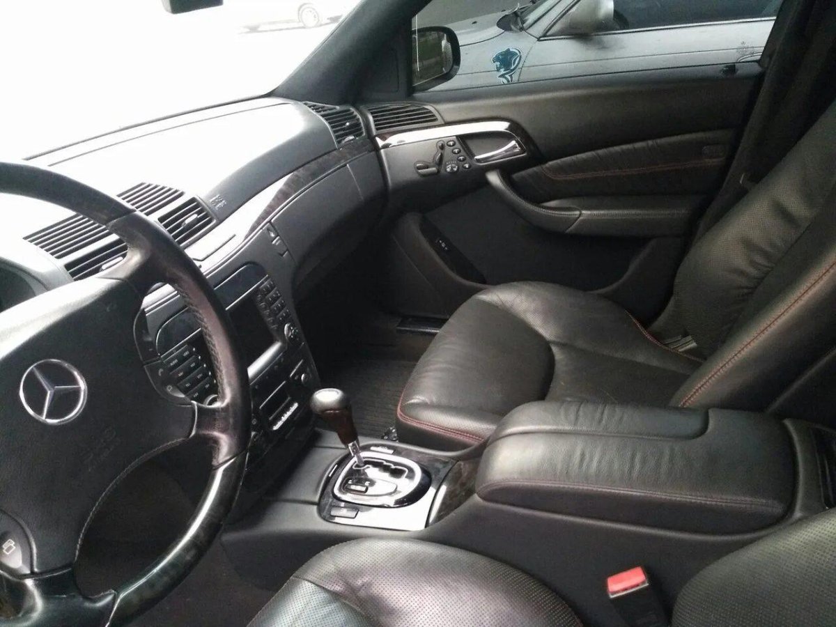 Мерседес 220 салон черный