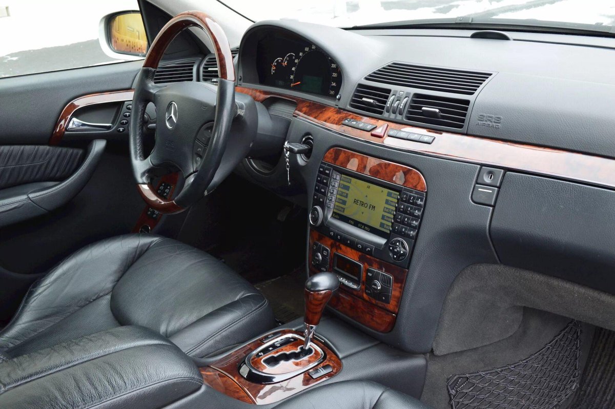 Мерседес 220 салон черный