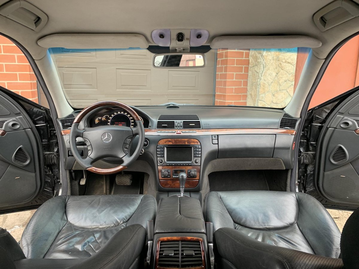 Мерседес 220 салон черный