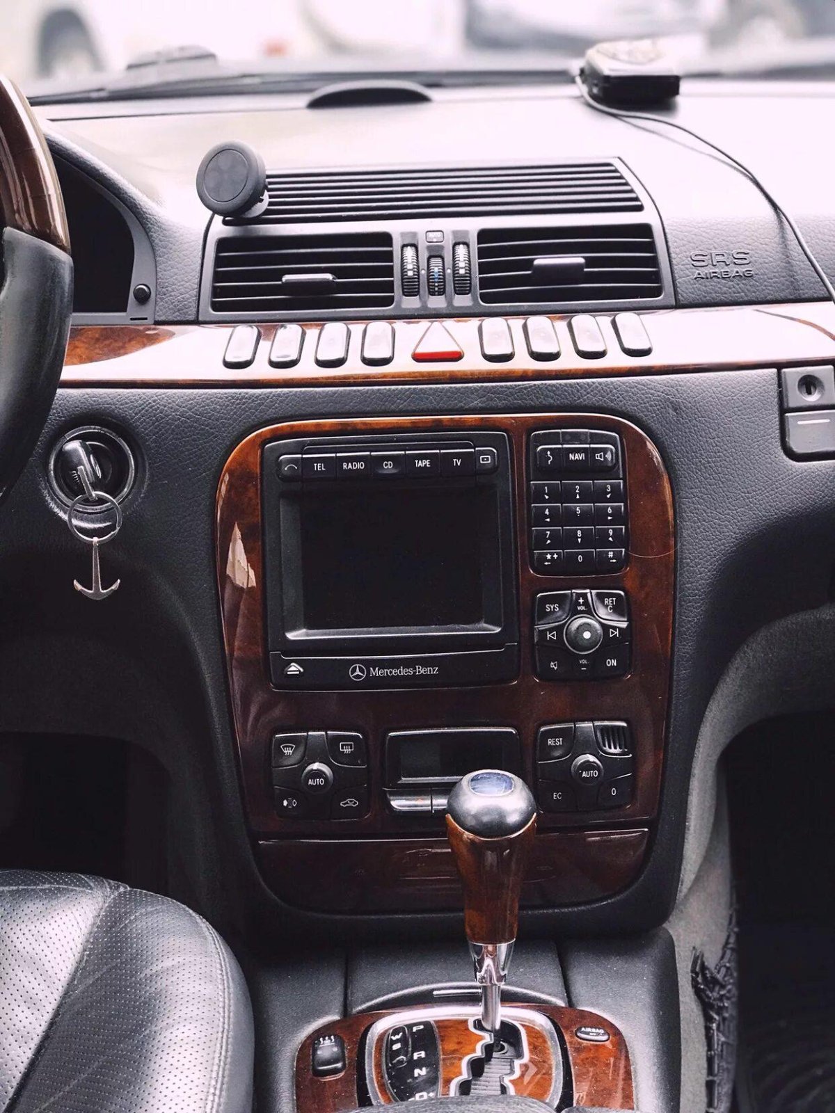 Магнитофон в 220 Мерседес