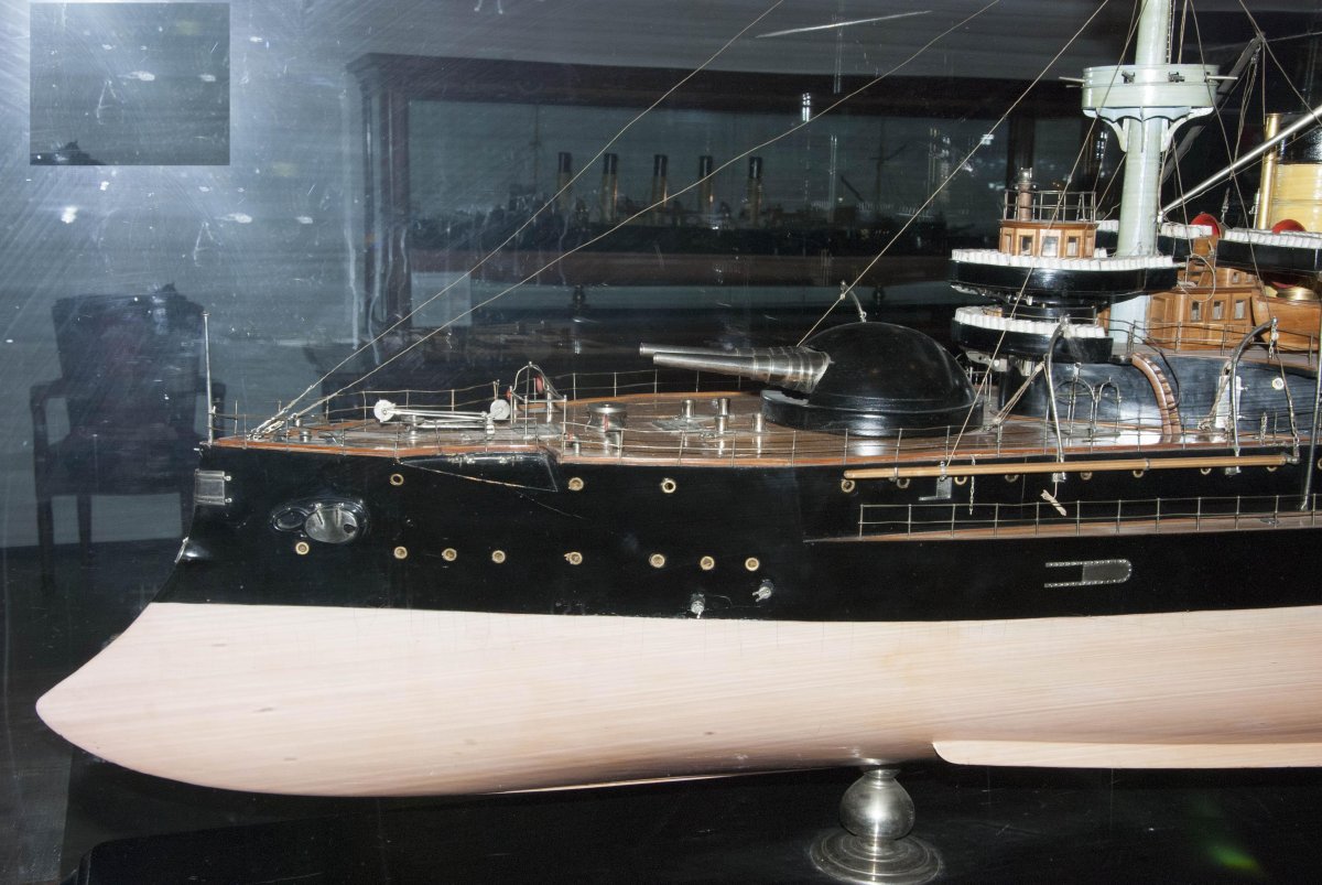 Эскадренный броненосец 12 апостолов