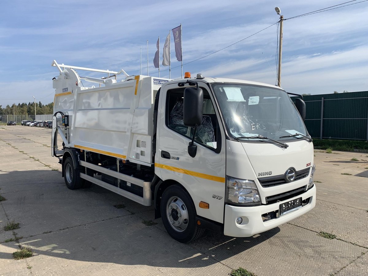 Митсубиси Фусо Кантер мусоровоз