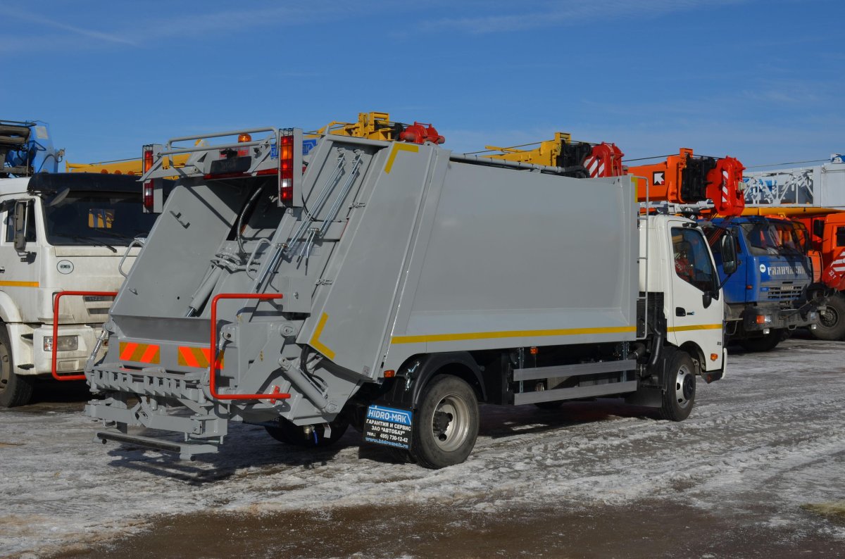 Мусоровоз Хино