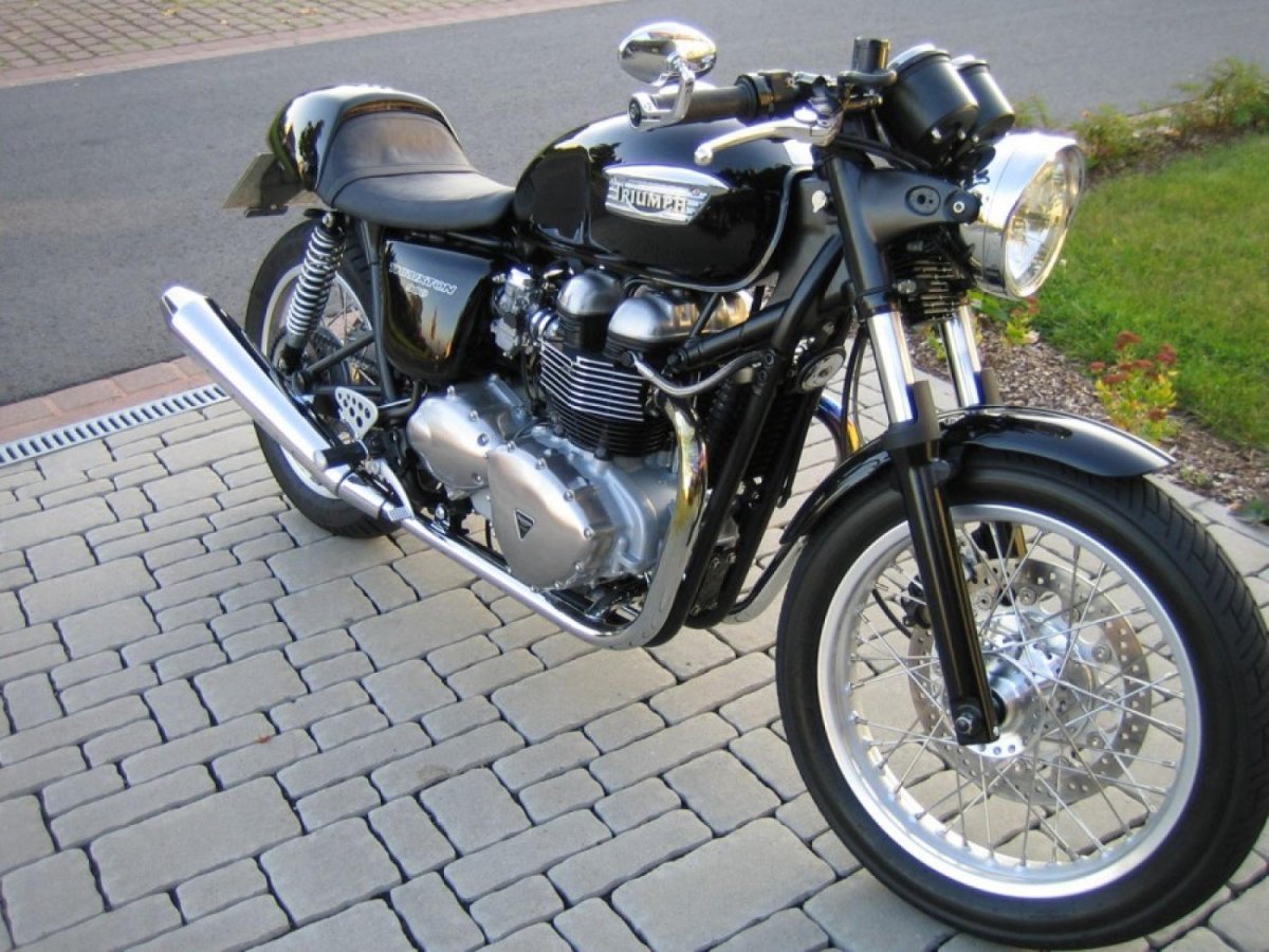Triumph Thruxton 900