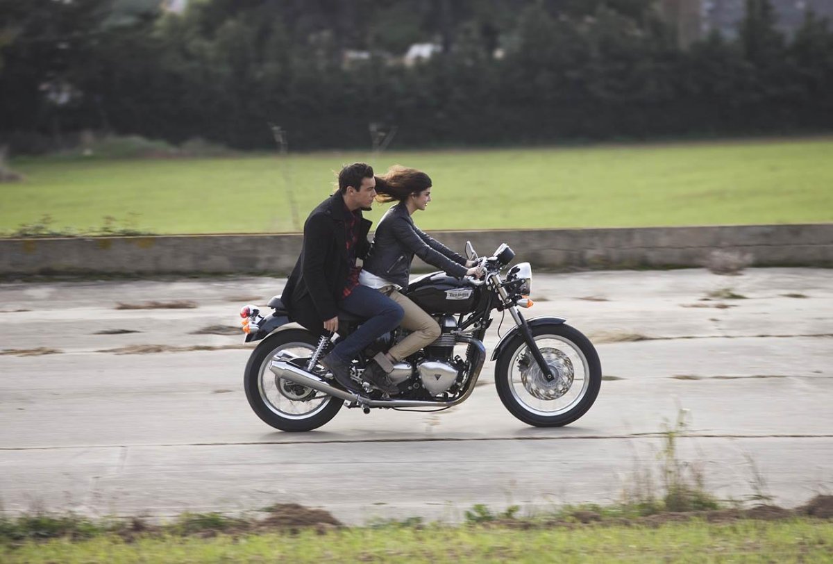 Triumph Bonneville 3 метра над уровнем неба