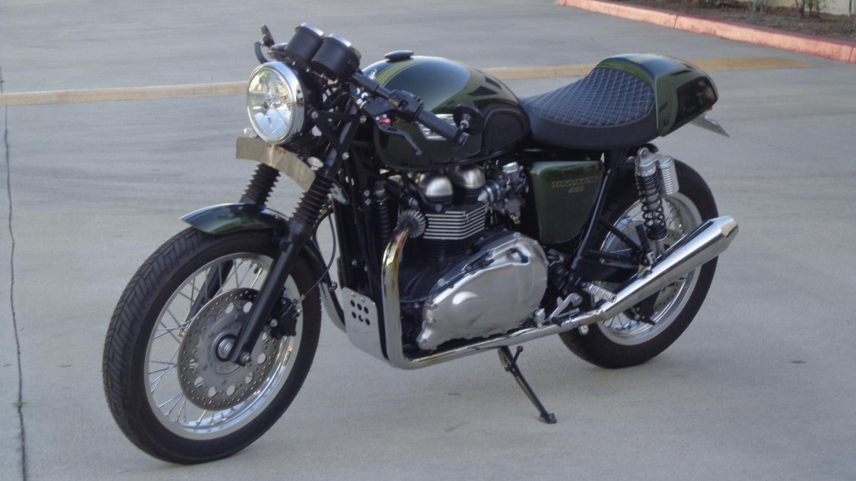 Триумф Тракстон 900