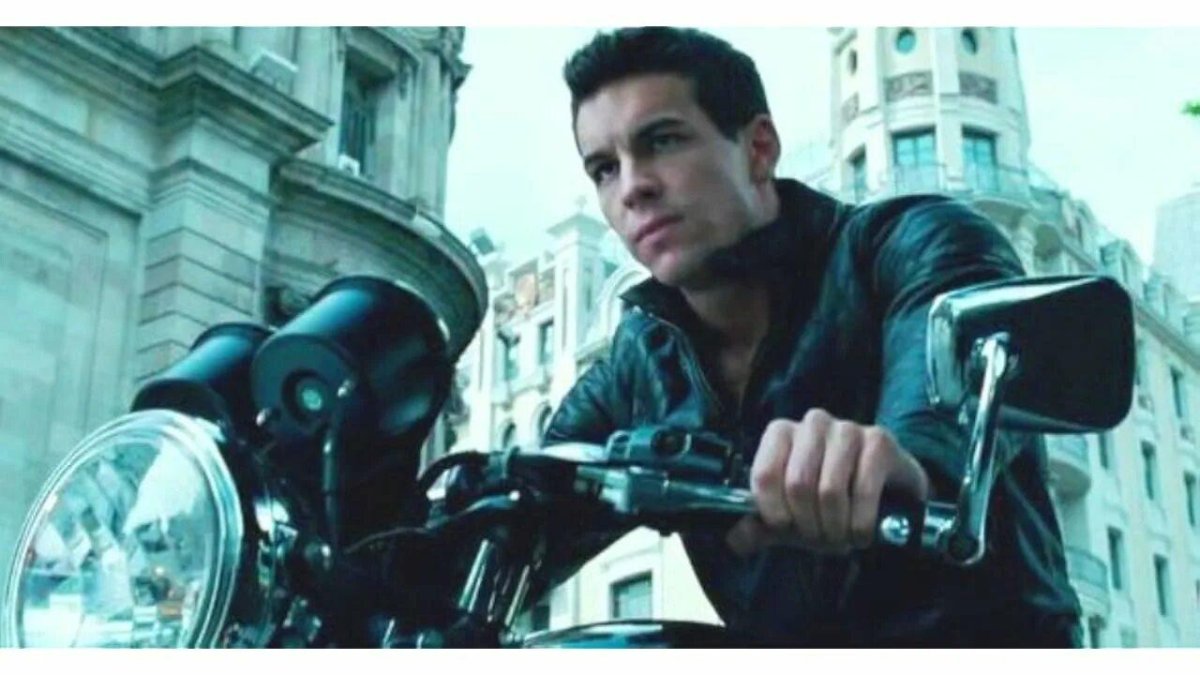 Марио Касас 3 метра над уровнем