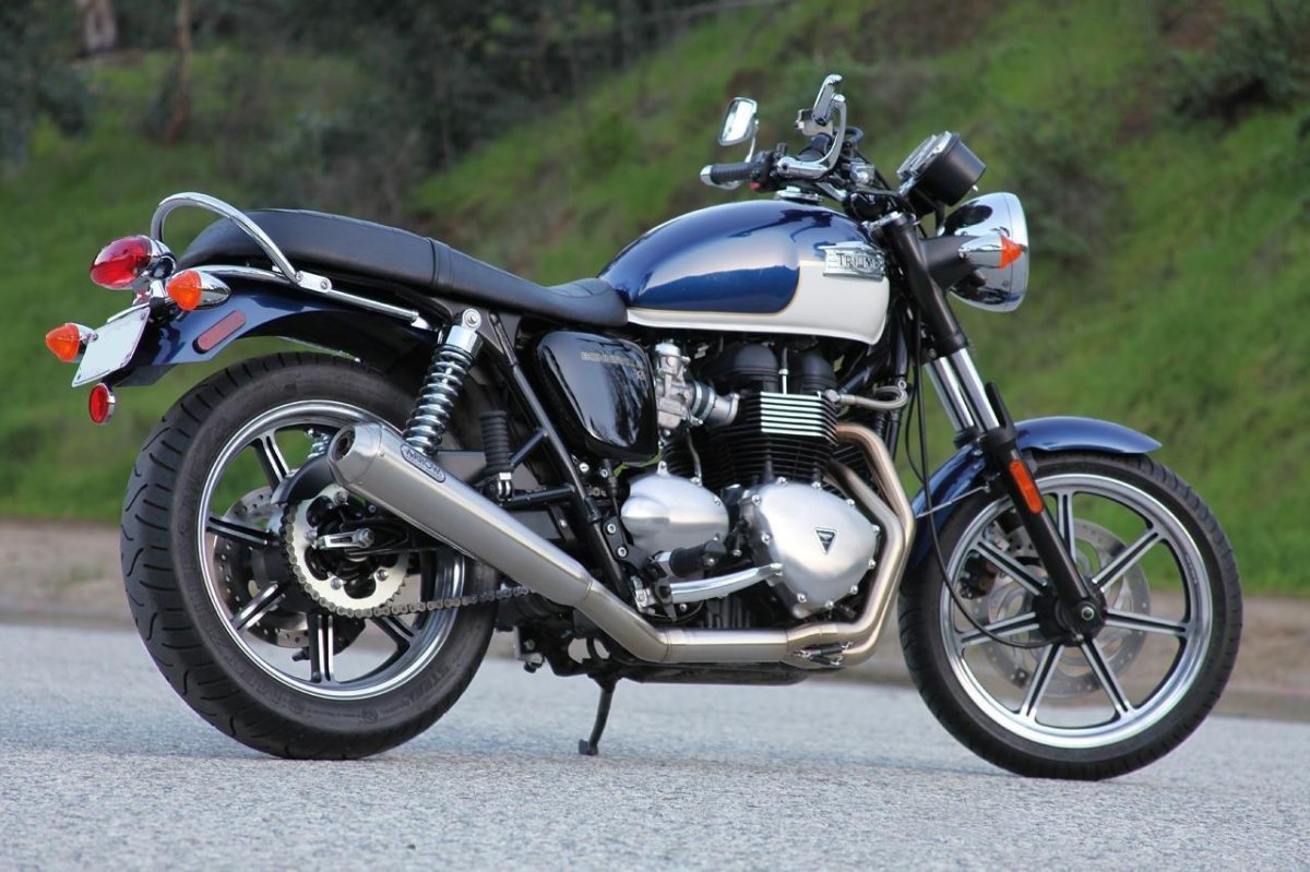 Triumph Bonneville 3 метра над уровнем неба
