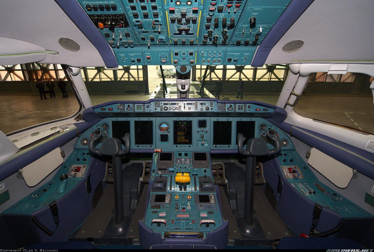 АН 148 кабина