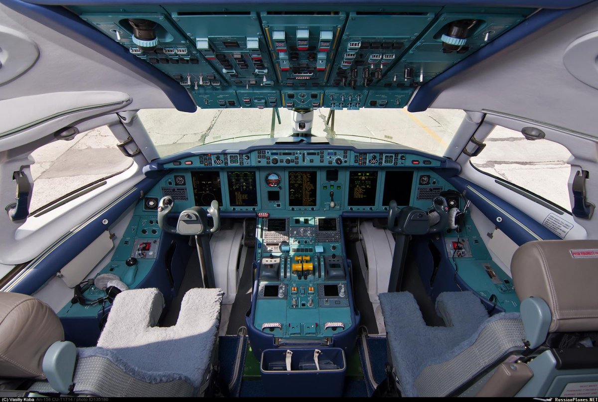 АН-158 кабина