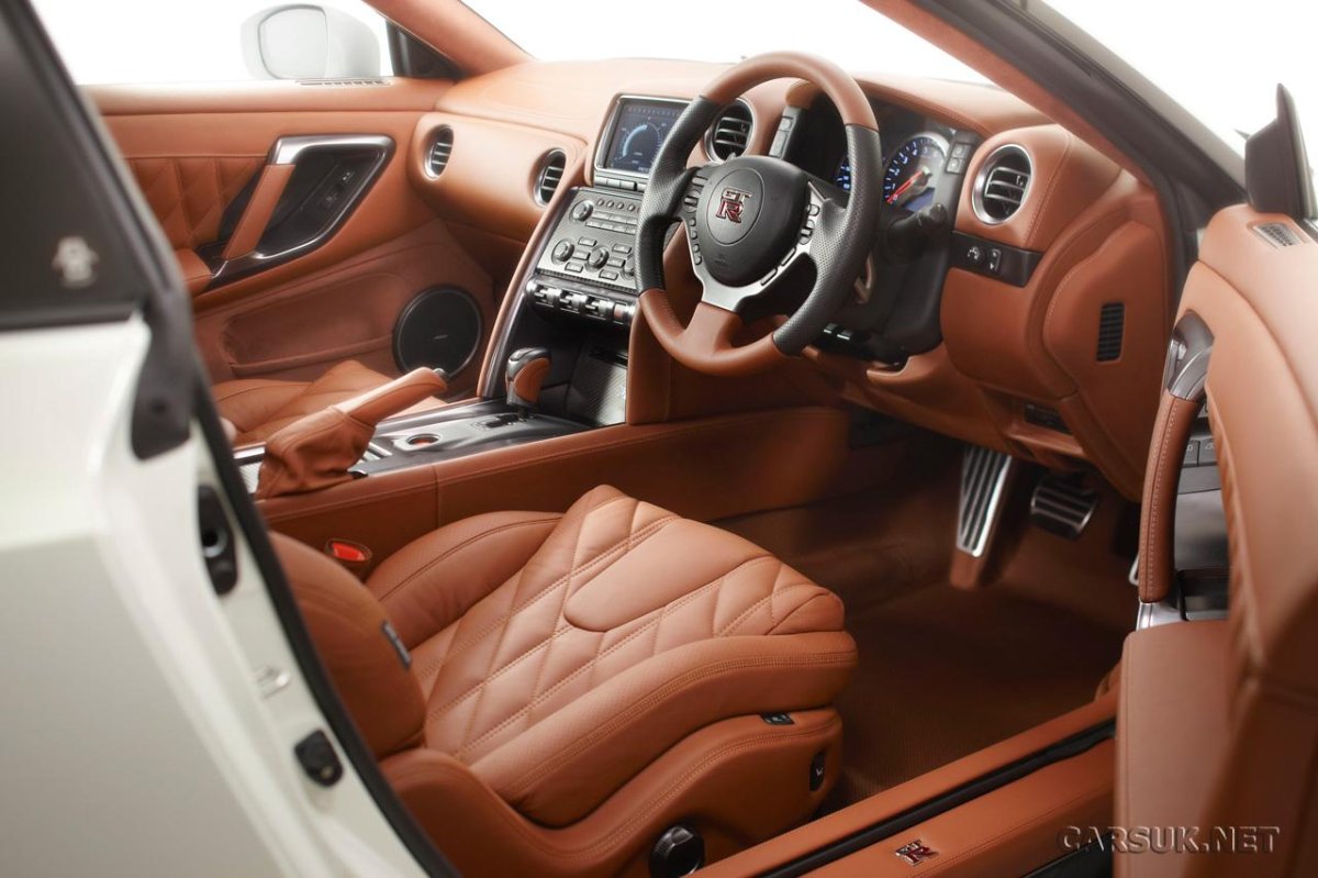 Ниссан ГТР 35 салон