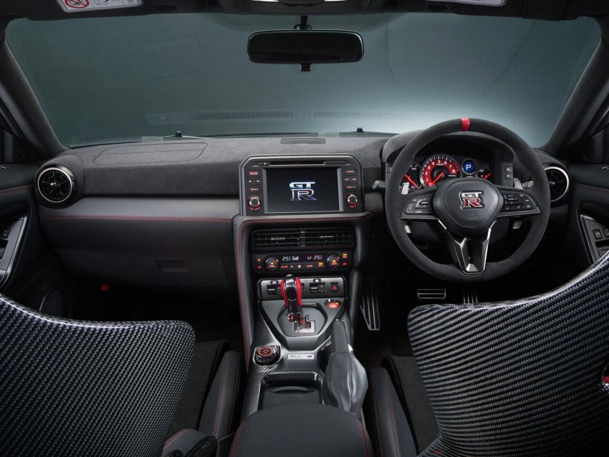 Nissan gt-r 2024