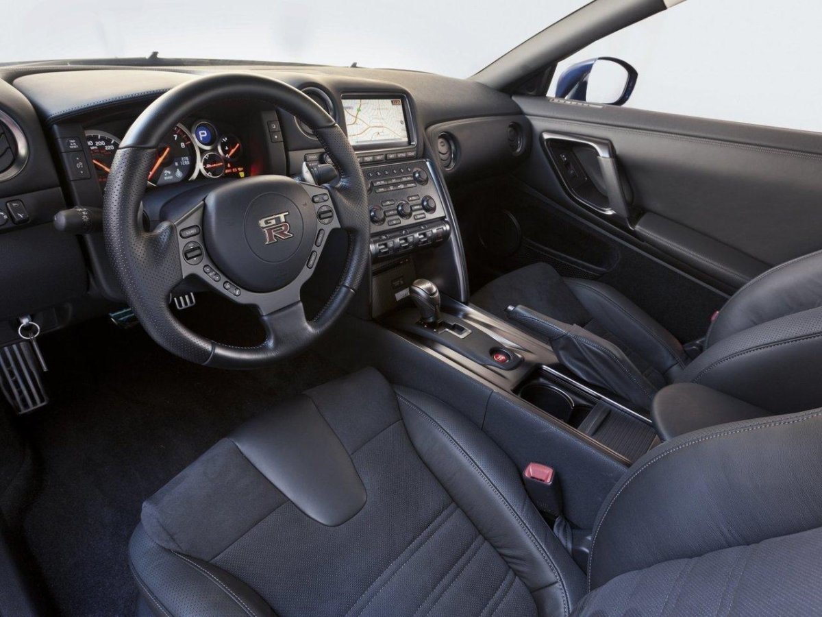 Nissan GTR r35 Interior