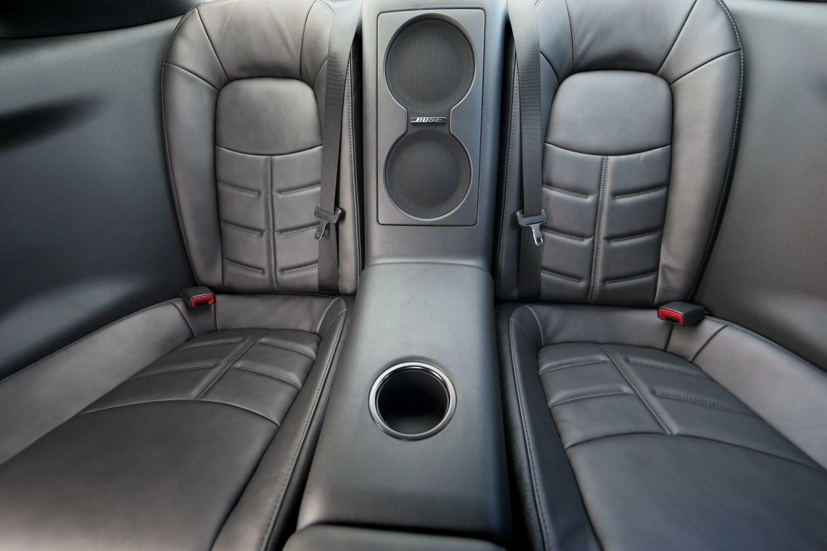 Ниссан ГТР 35 салон сзади