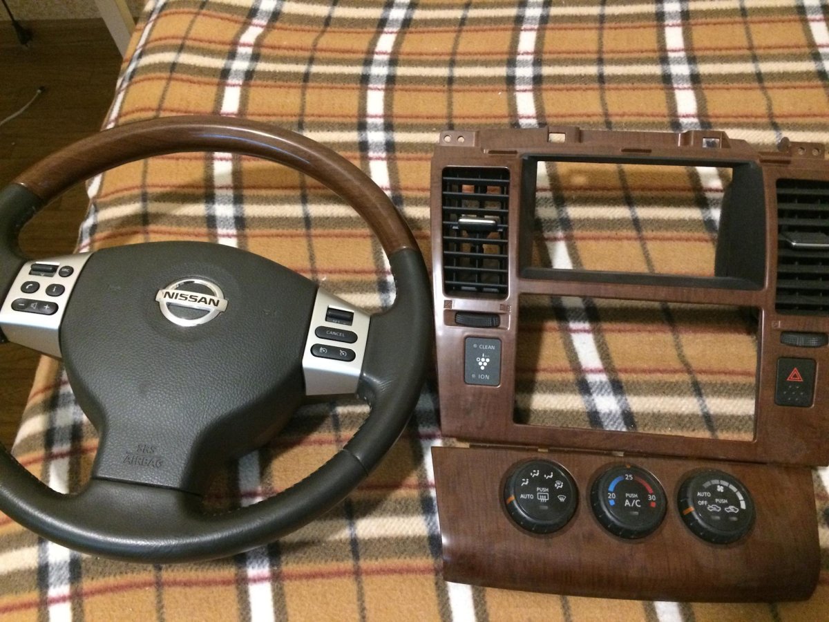 Ниссан Тиида консоль