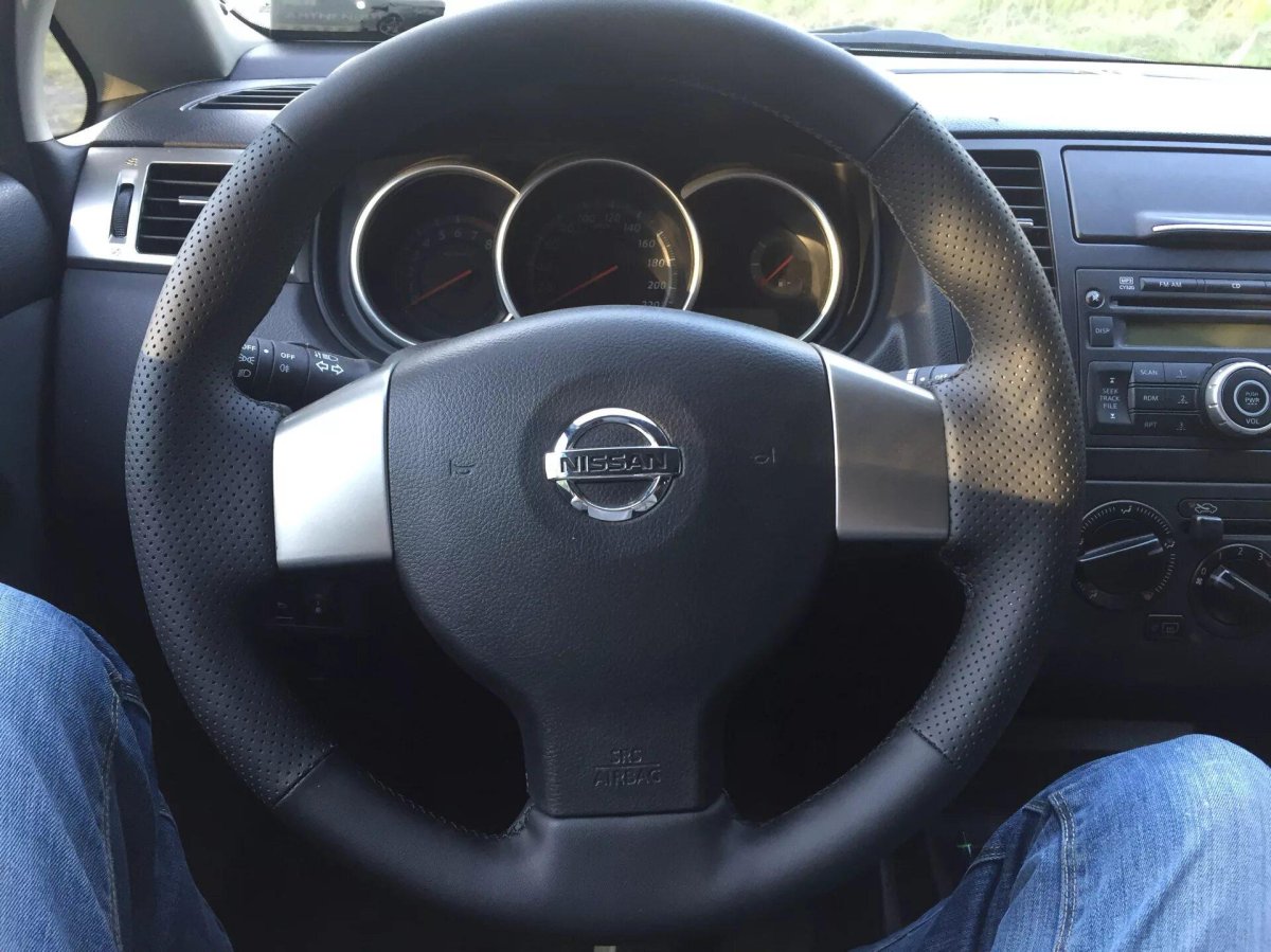 Руль Ниссан Тиида 2011