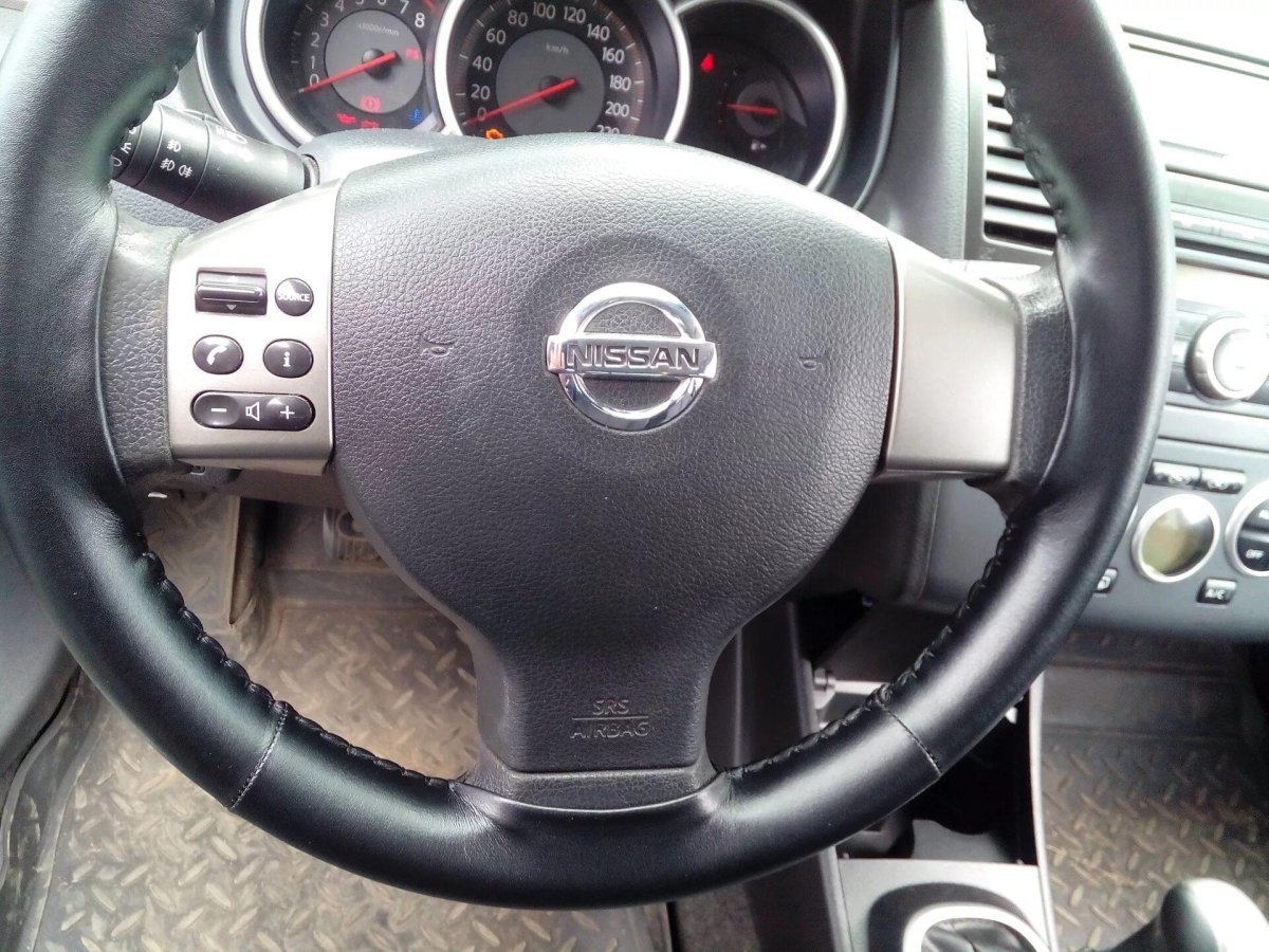 Nissan Tiida 2008 руль