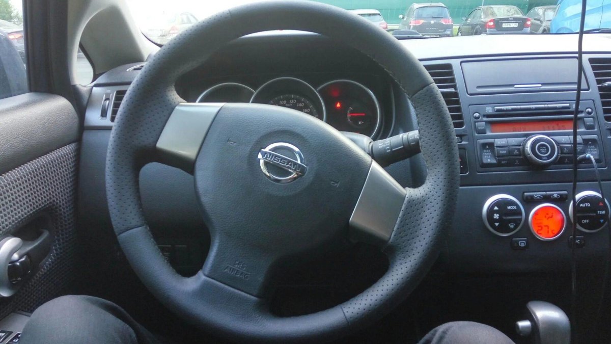 Nissan Tiida 2008 руль