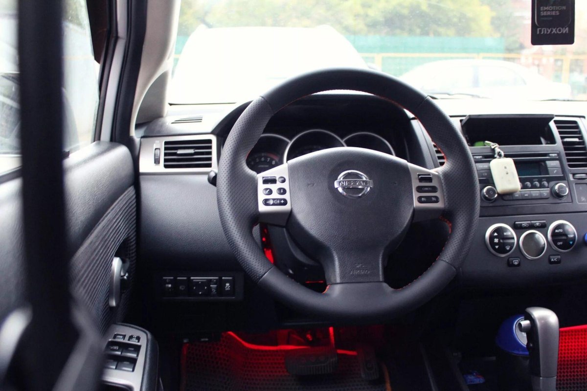 Руль Ниссан Тиида 2011