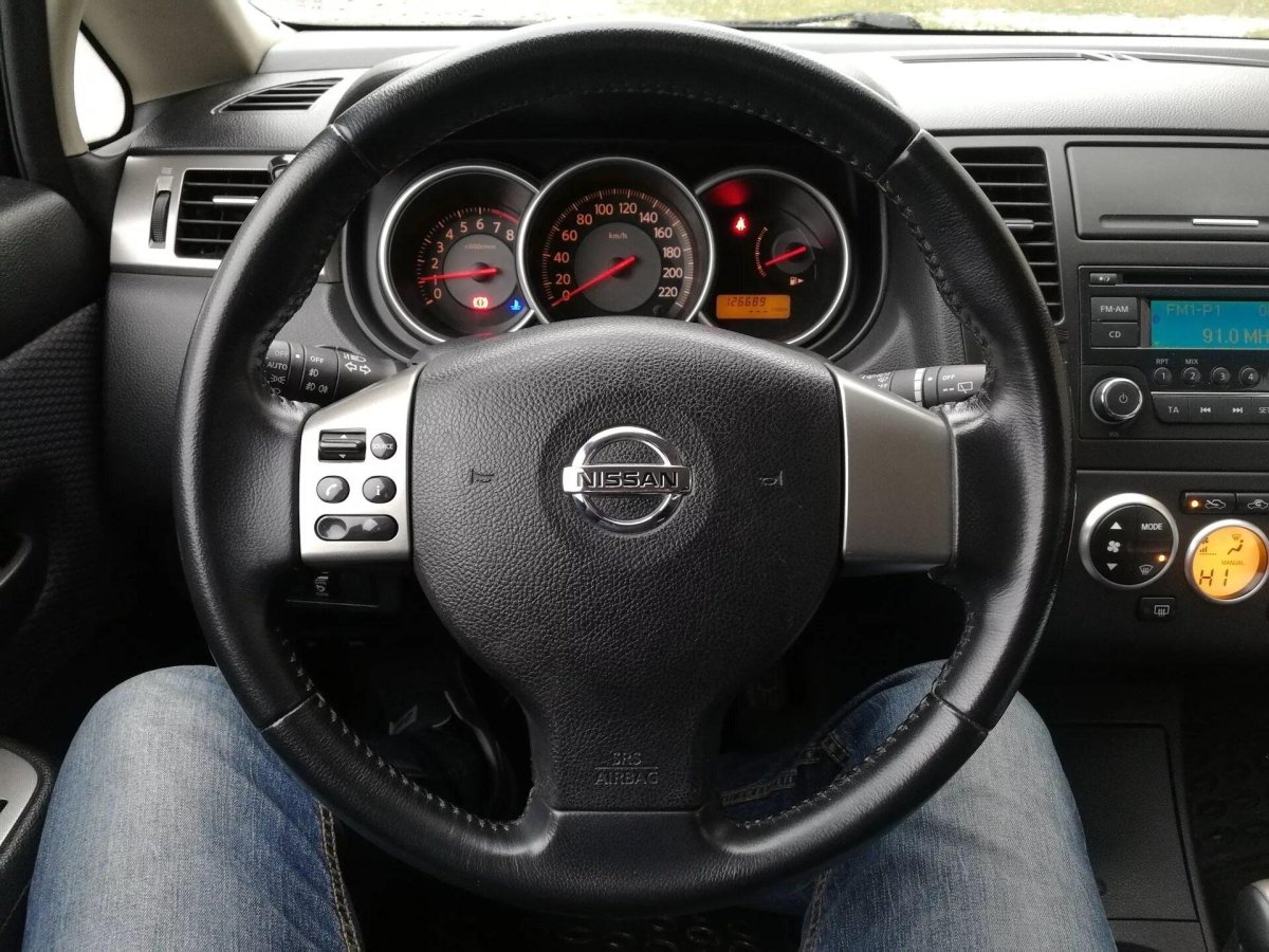 Руль Ниссан Тиида 2008