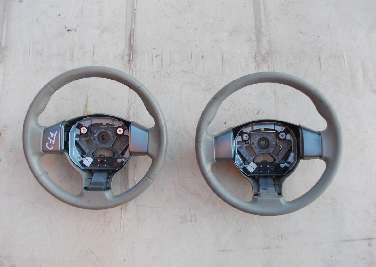 Nissan Tiida c11 руль