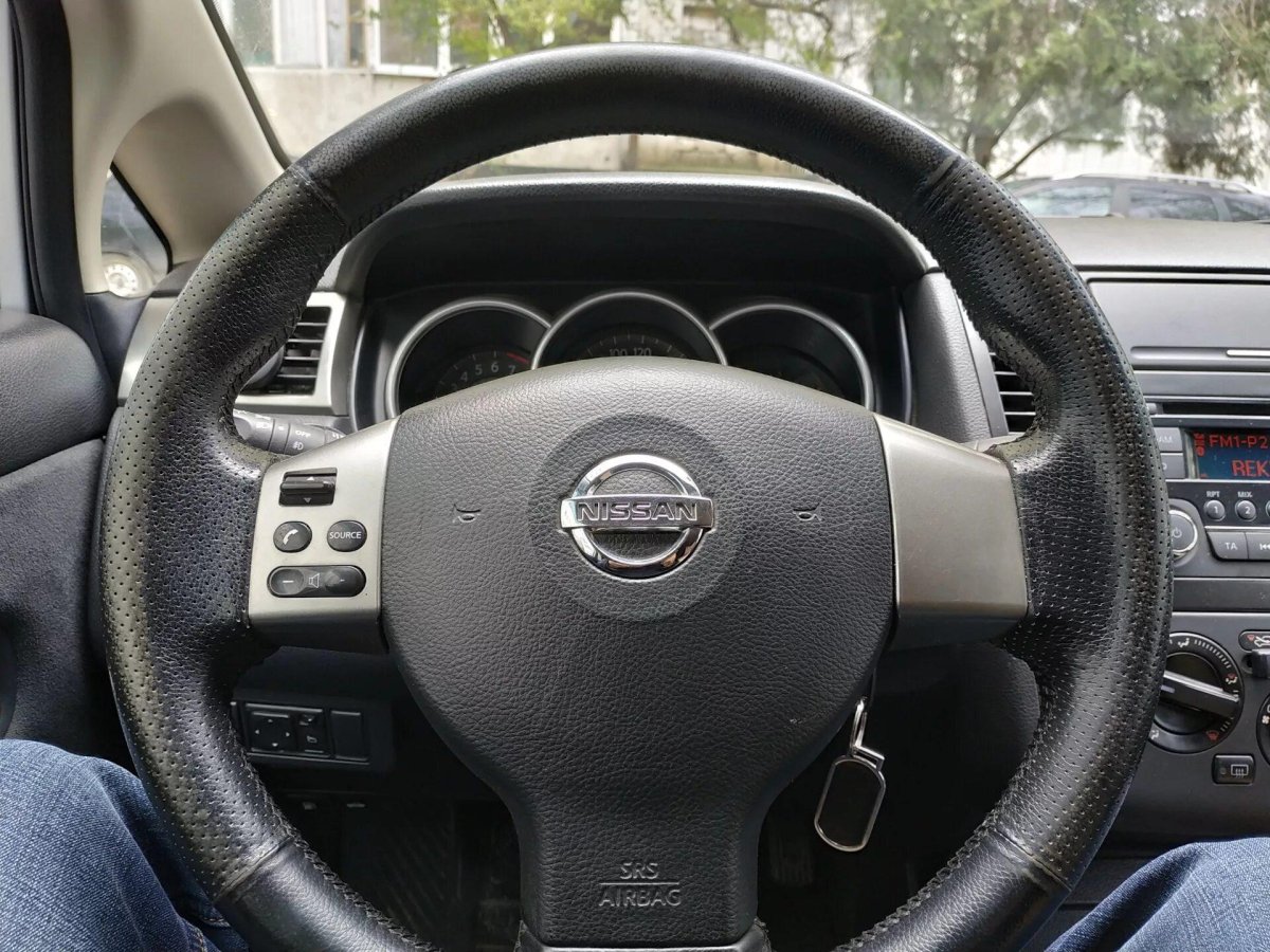 Nissan Tiida 2008 руль