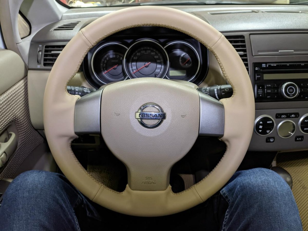 Бежевый руль Nissan Tiida