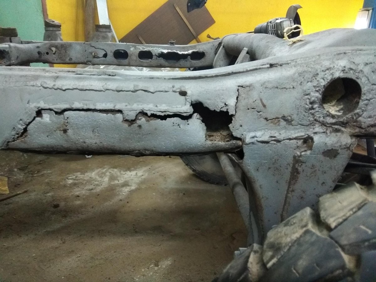 Рама Mitsubishi Pajero 2