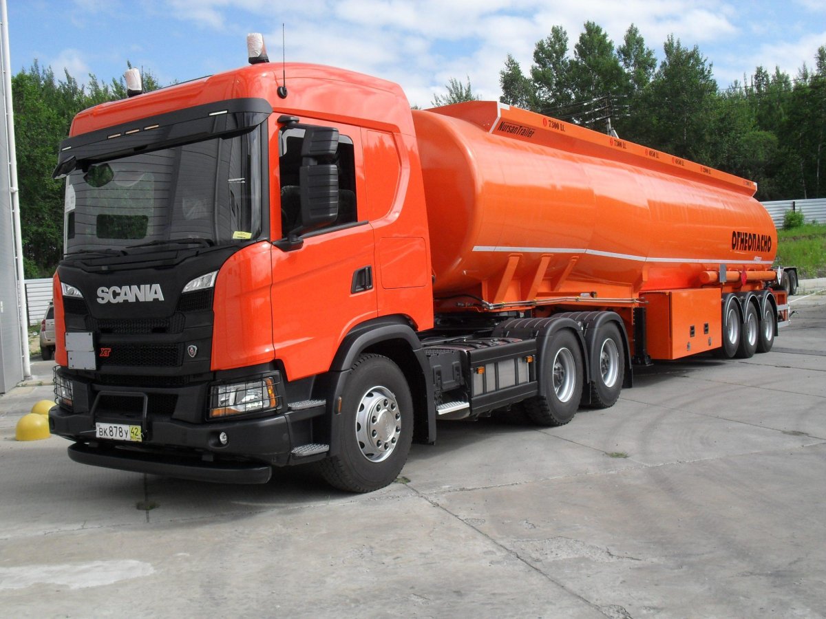 Вольво бензовоз