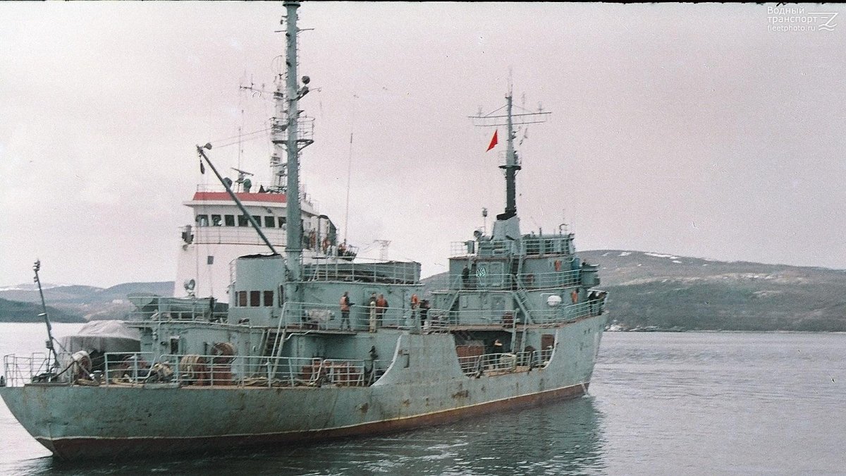 Технический наливной танкер ТНТ-12