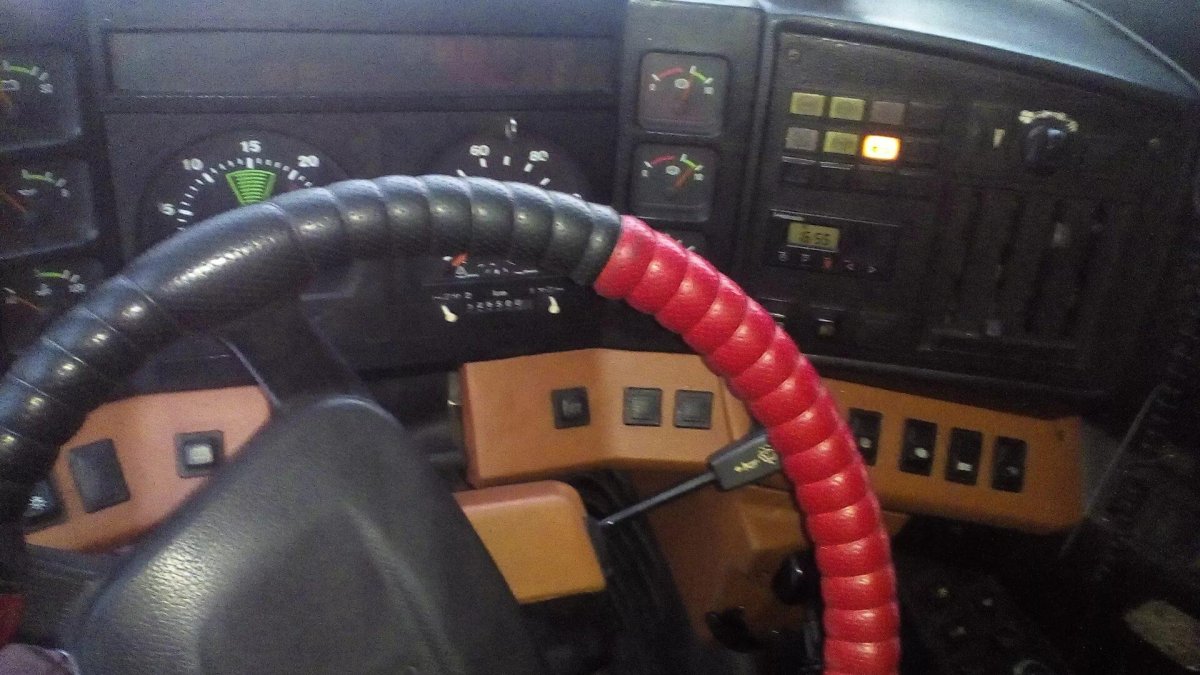 МАЗ 5440 салон кабины