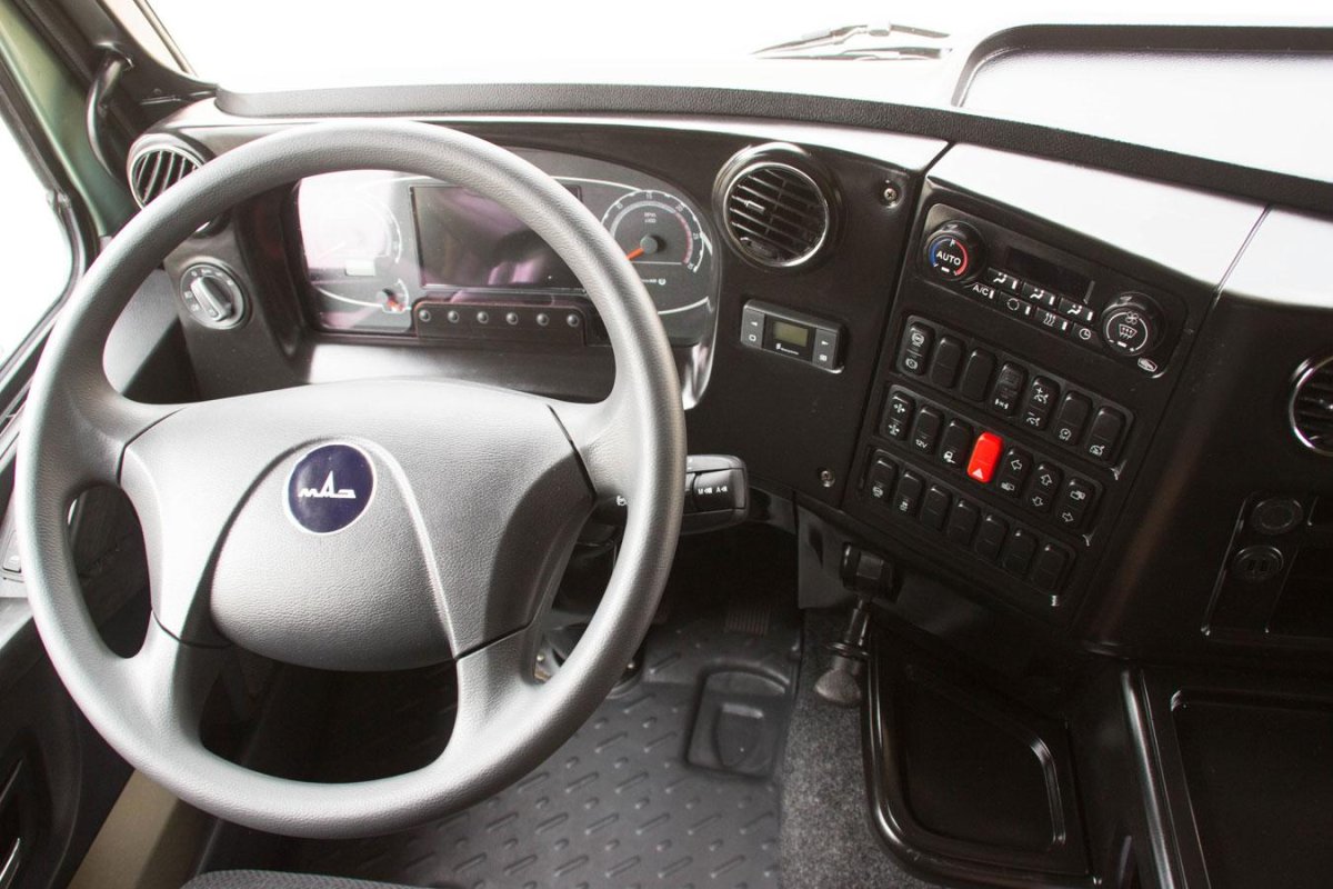 Тягач МАЗ 5440м9