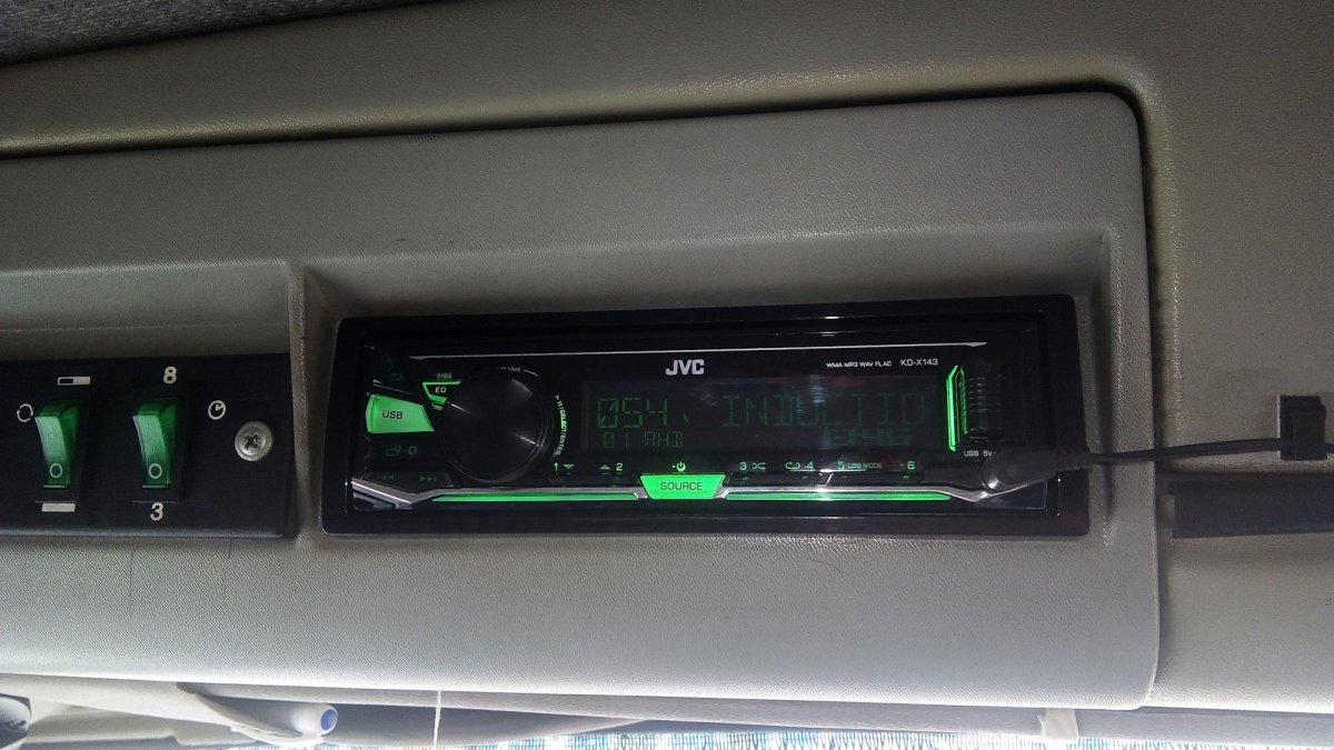 Магнитола в КАМАЗ 65115