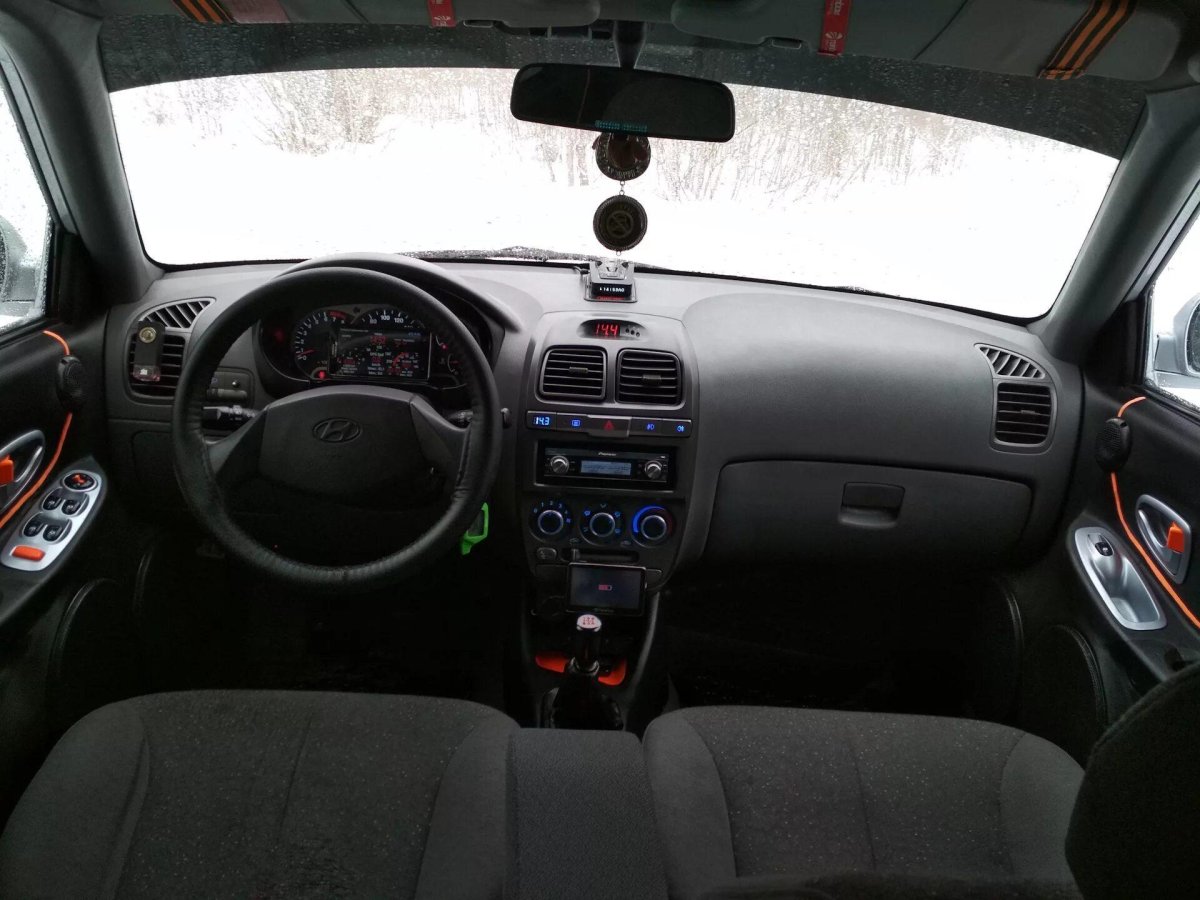 Hyundai Accent 2008 салон