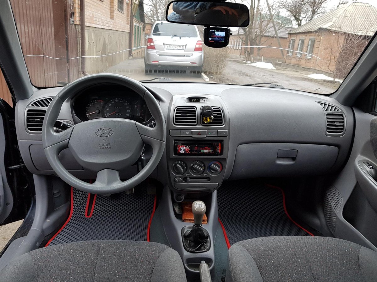 Hyundai Accent 2 салон