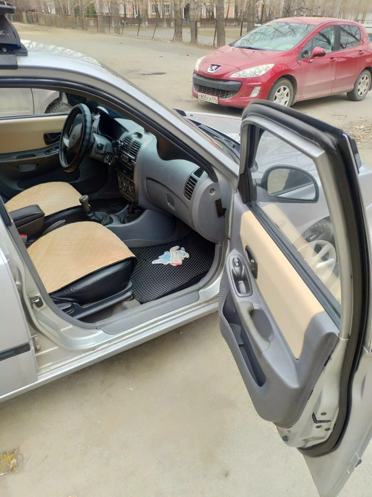 Hyundai Accent черный салон