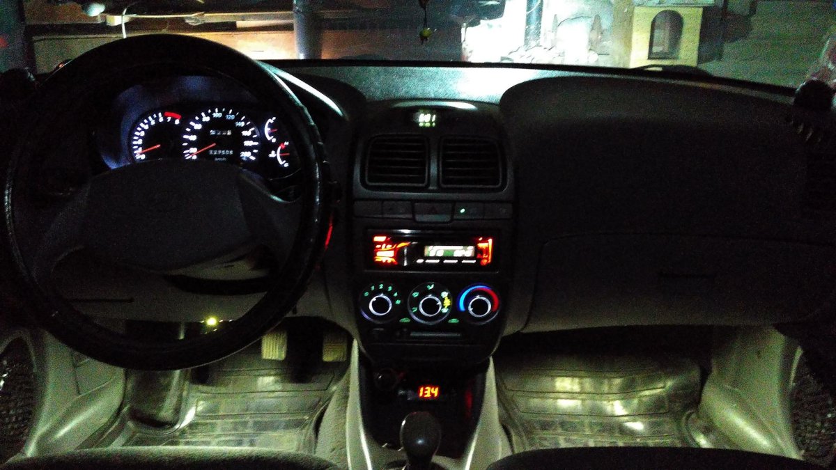 Hyundai Accent черный салон