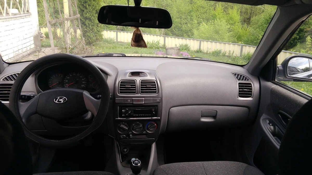 Hyundai Accent 2005 салон