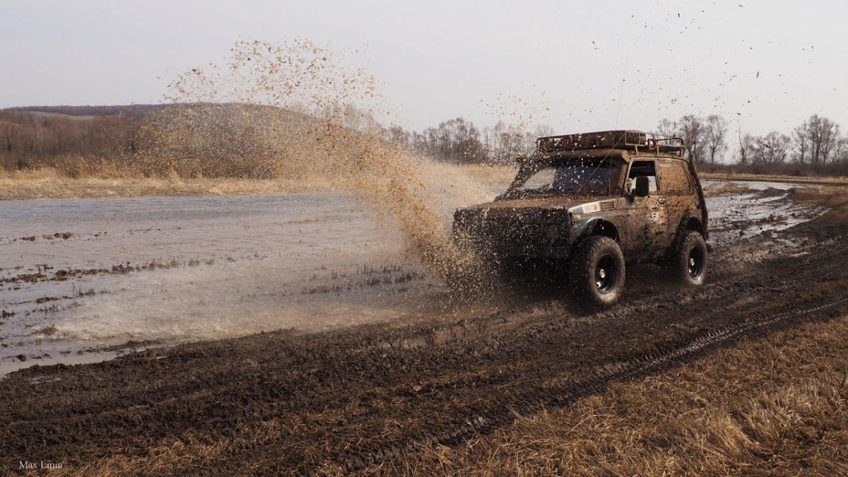 Джипы в грязи