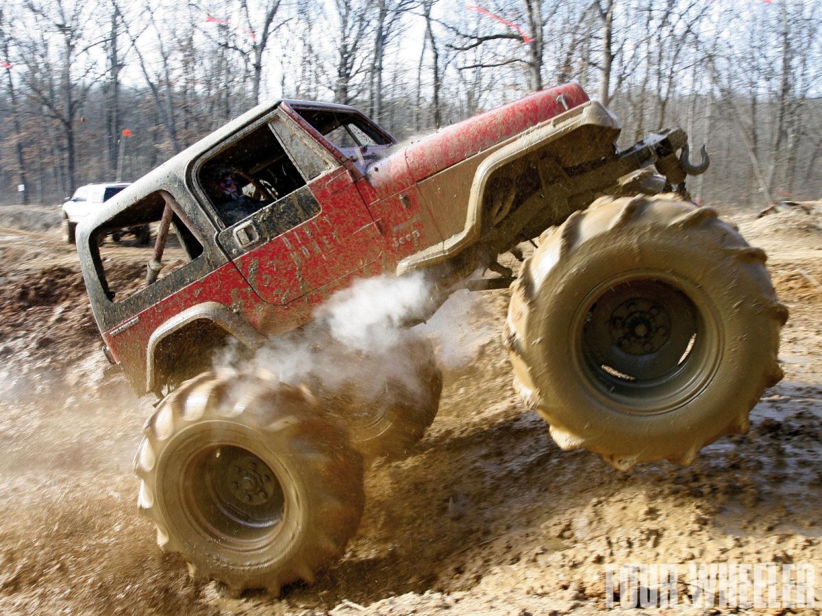 Jeep Wrangler 4 в грязи