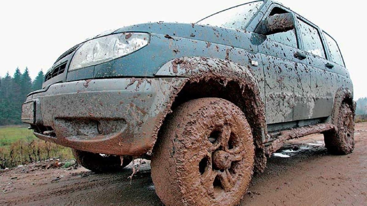 Колесо в грязи